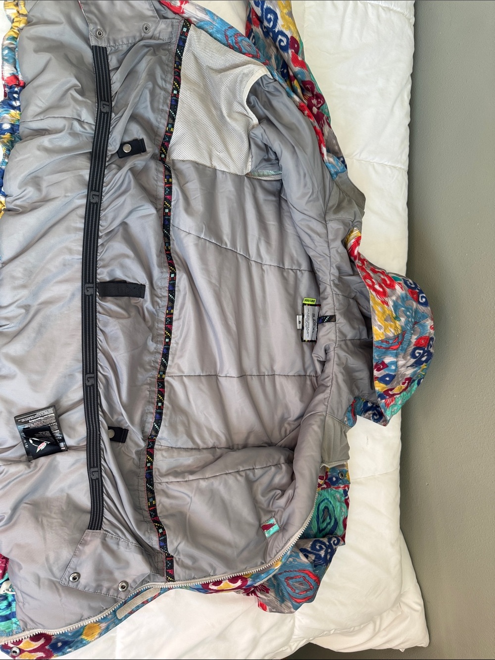Burton jacket with gray interior and multicolor logo - Picture 4 of 7